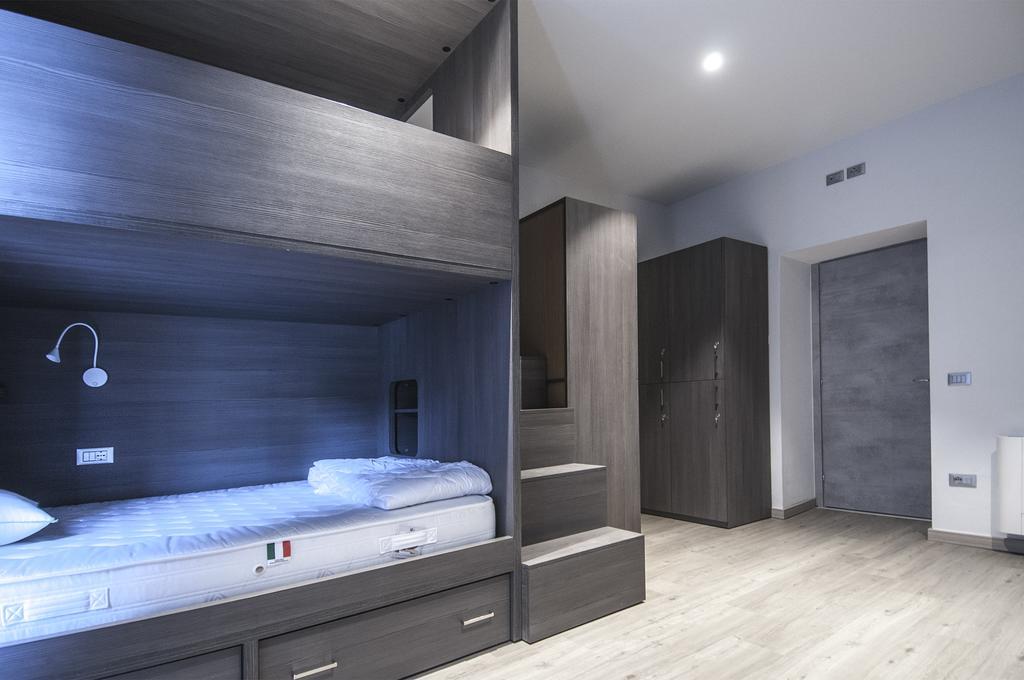 Campione Del Garda Surf House Hostel Pieve  ภายนอก รูปภาพ